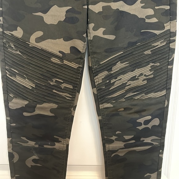 Tinseltown Camo High Rise Skinny Jeans Junior’s Size 7 - Picture 3 of 9
